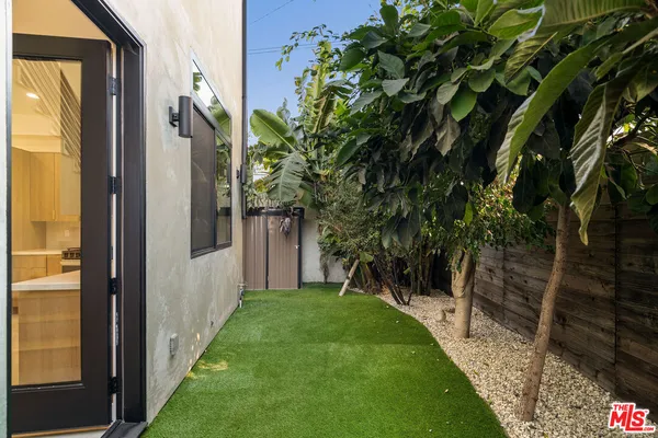 $4,995 | 3909 West Exposition Boulevard, Los Angeles, CA 90016