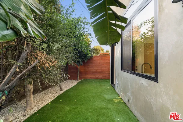 $4,995 | 3909 West Exposition Boulevard, Los Angeles, CA 90016