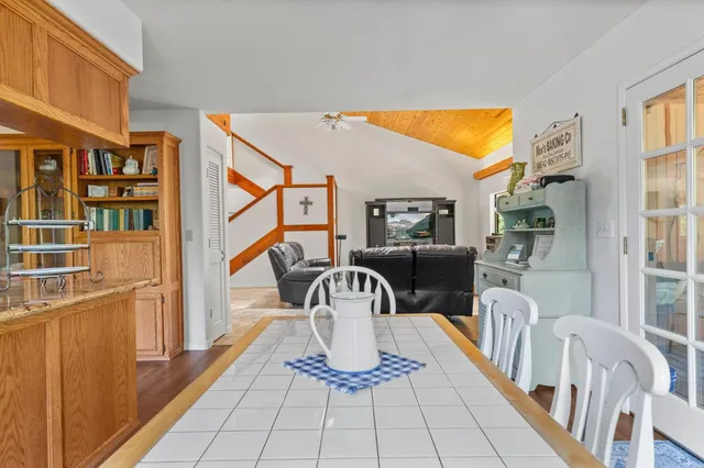 a view of a livingroom with furniture and a ceiling fan