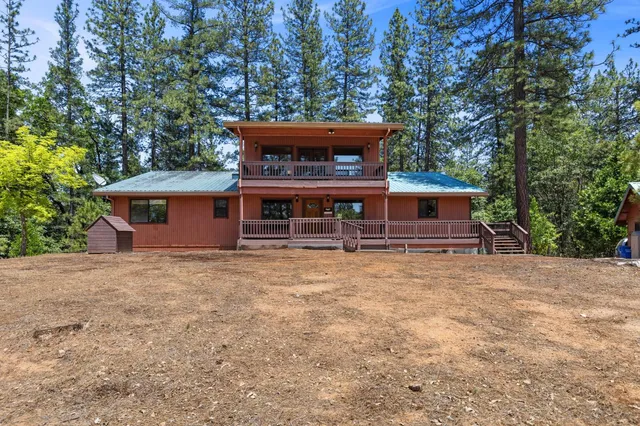 a table and chairs in front of a house