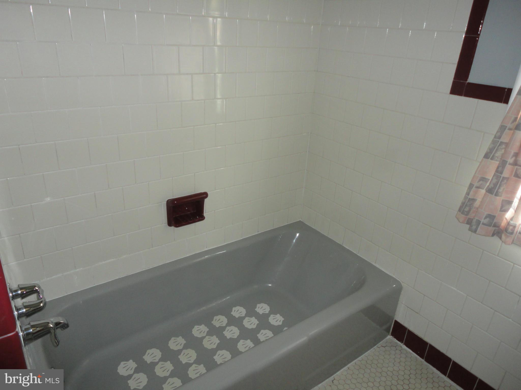6221 Marlora Road Baltimore, MD 21239 - Photo 20 of 22 Bath