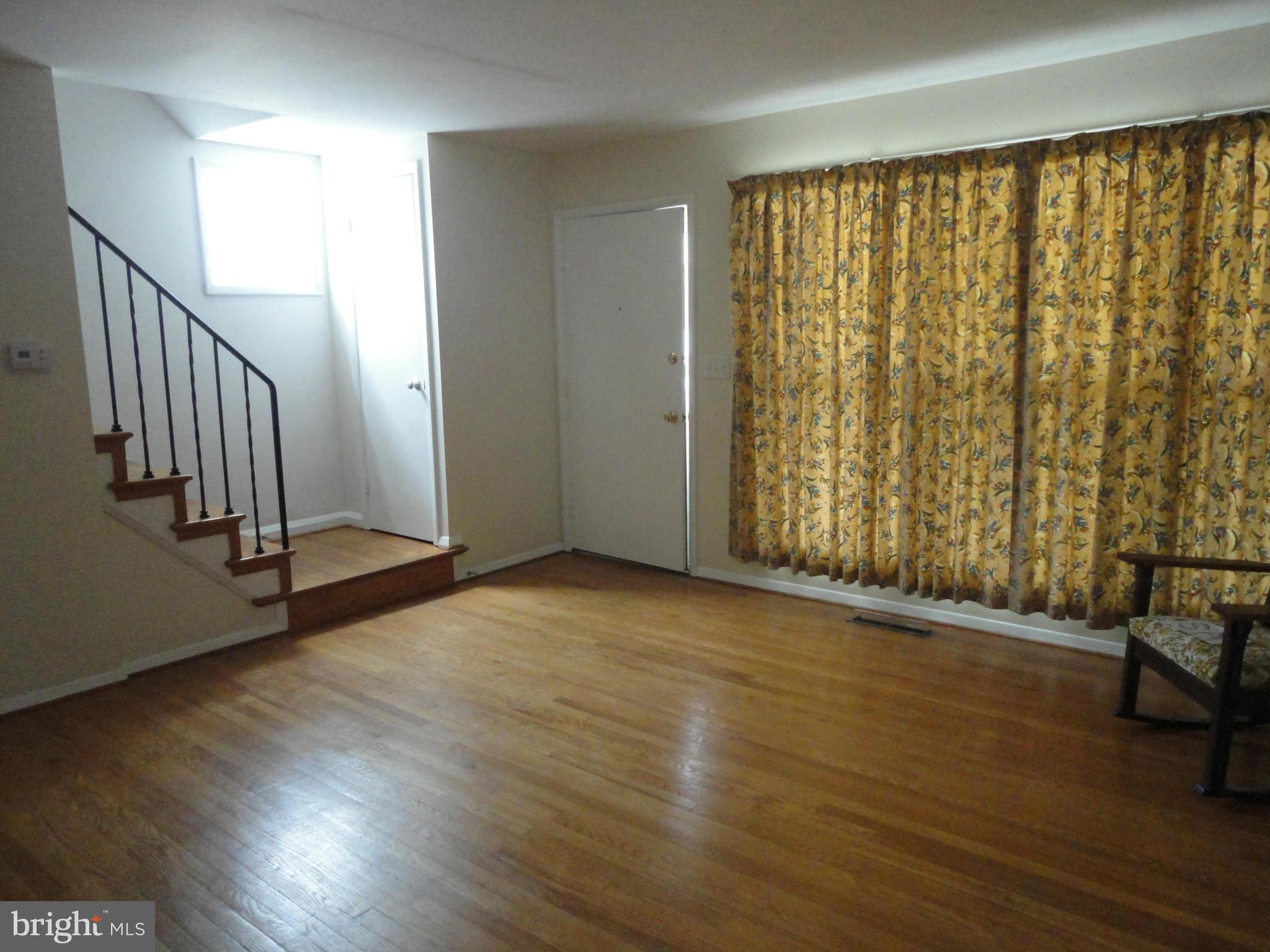 6221 Marlora Road Baltimore, MD 21239 - Photo 3 of 22 Living Room