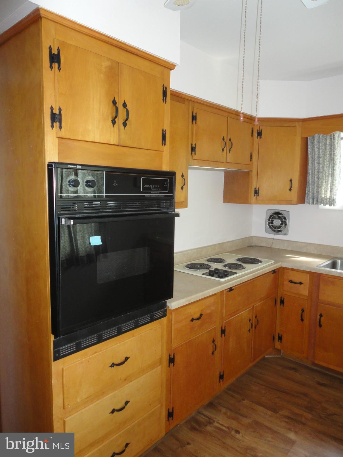 6221 Marlora Road Baltimore, MD 21239 - Photo 6 of 22 Kitchen