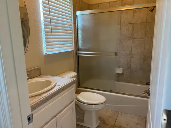 $2,900 | 1046 Lords Court, Lemoore, CA 93245