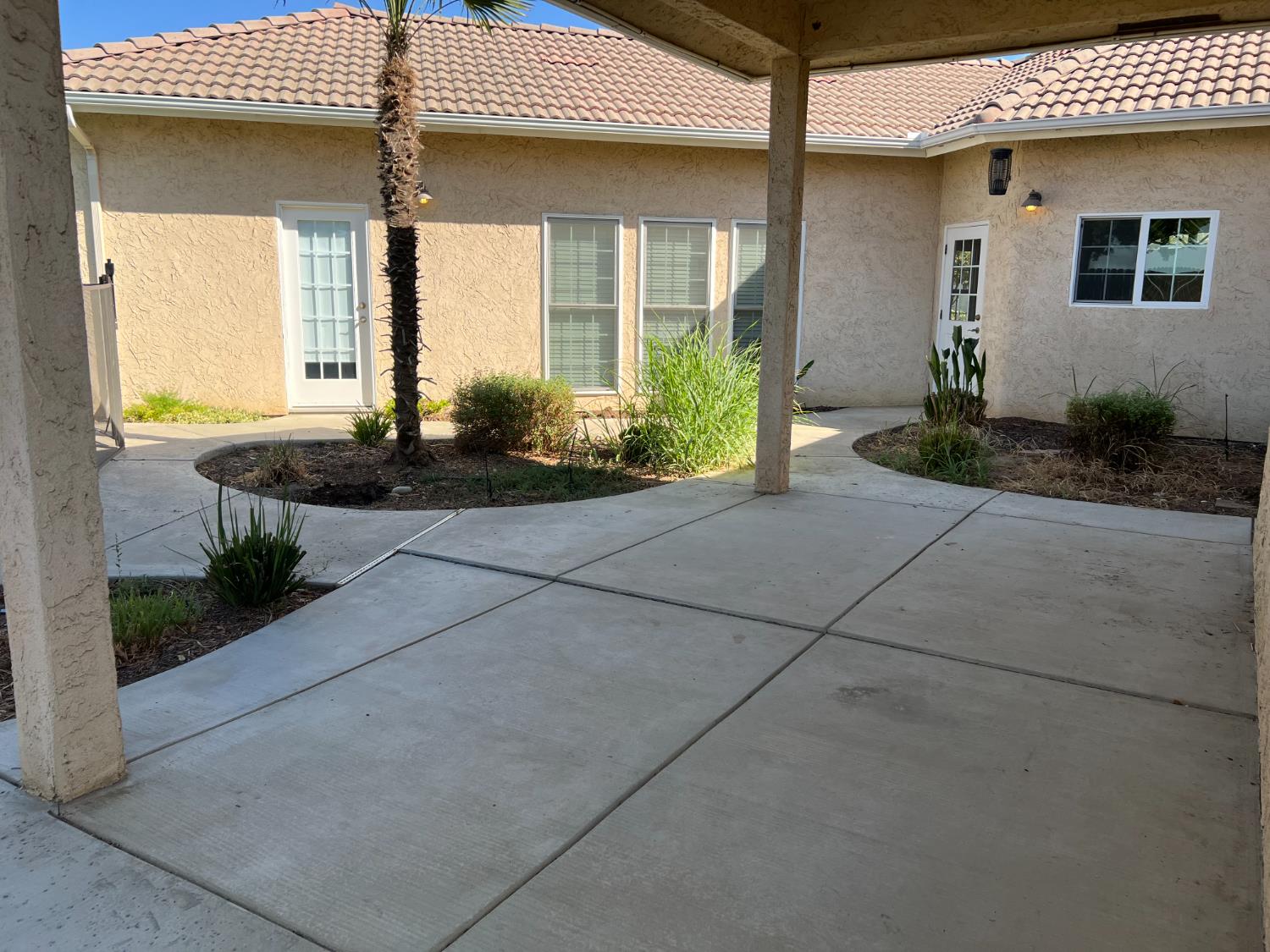 1046 Lords Court Lemoore, CA 93245 - Photo 21 of 23 a front view of a house with garden
