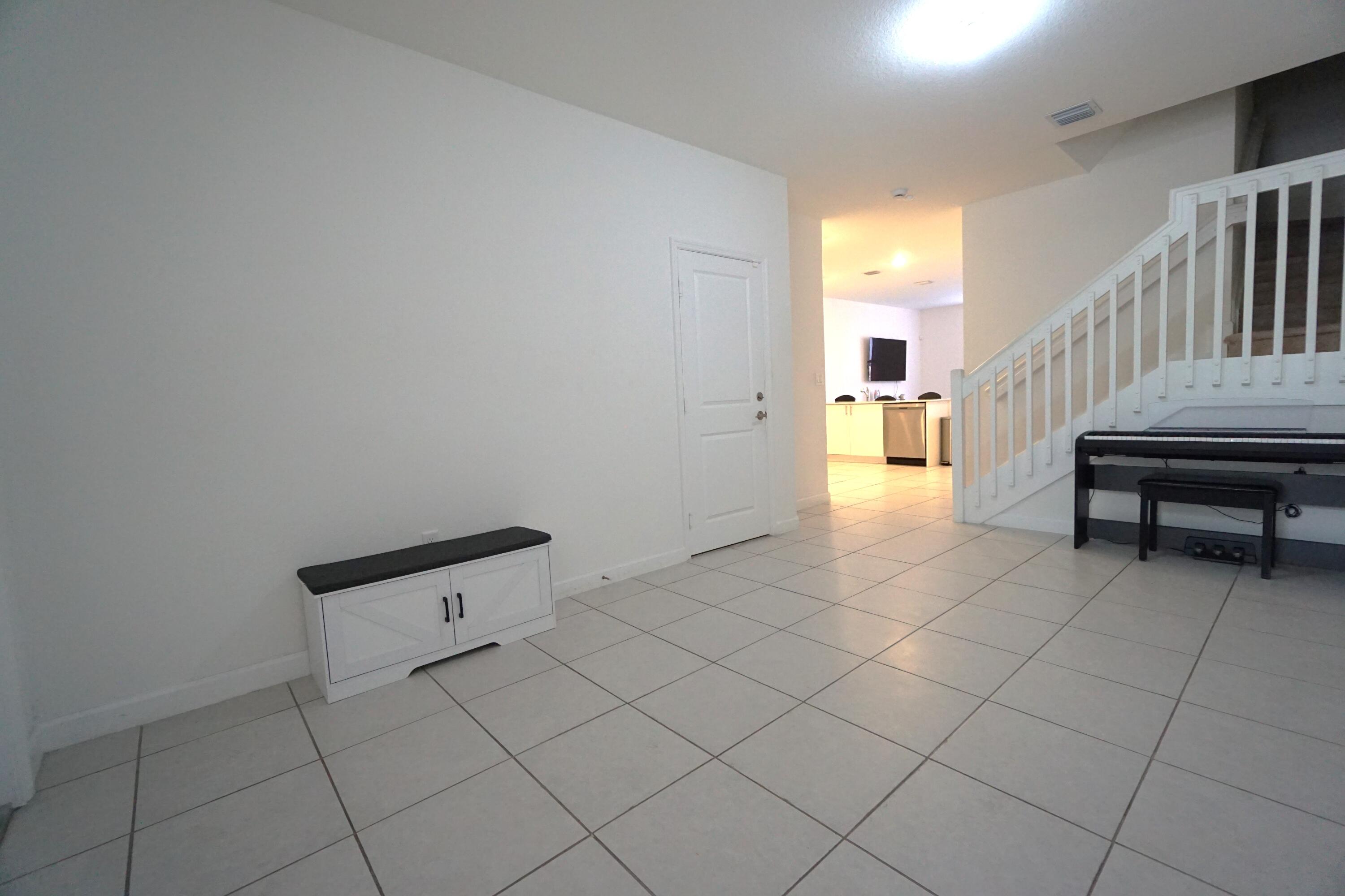 23010 Southwest 128th Place Miami, FL 33177 - Photo 3 of 46 DSC05074