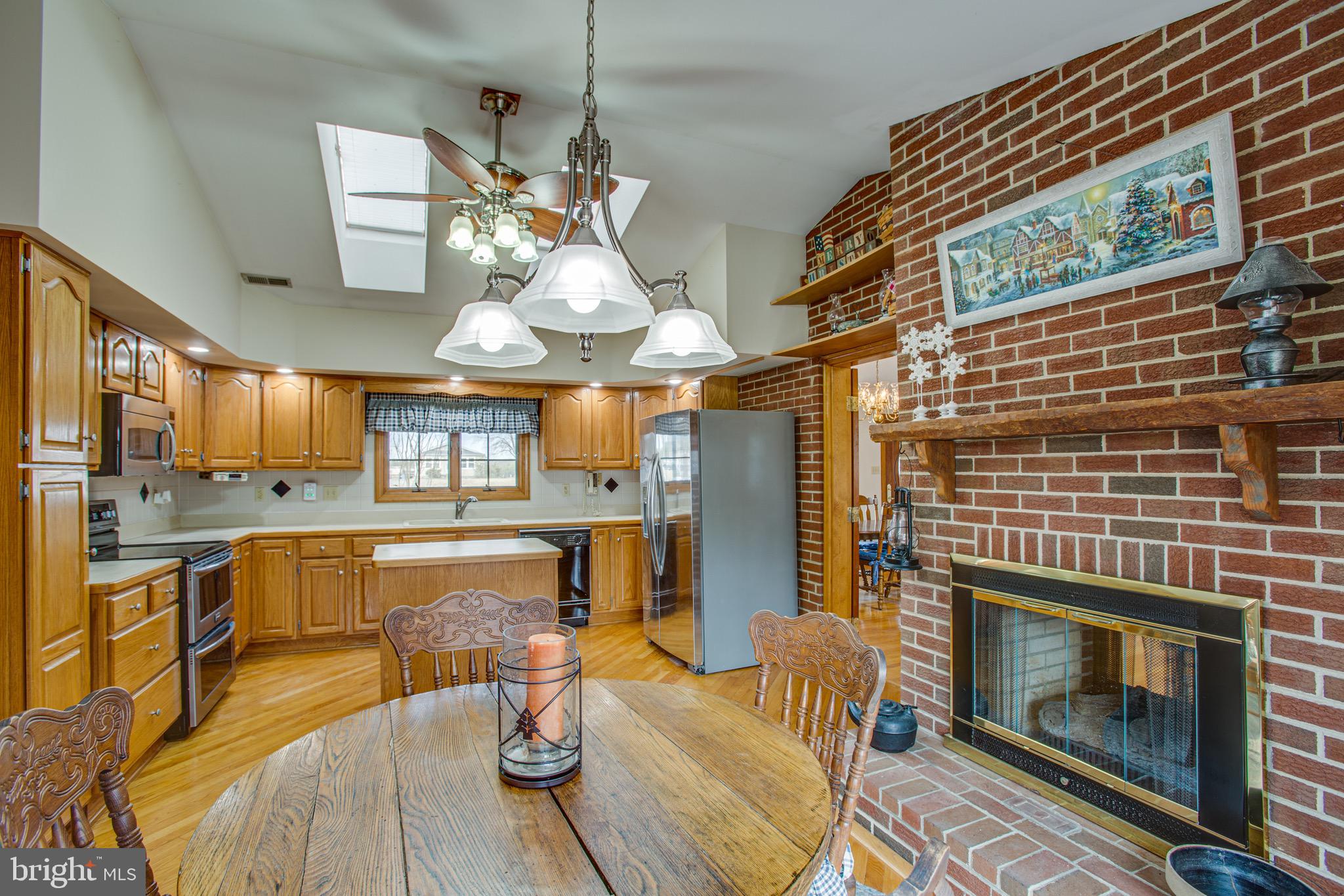 6273 Courthouse Road Spotsylvania, VA 22551 - Photo 11 of 36 Perfect space to dine and entertain!
