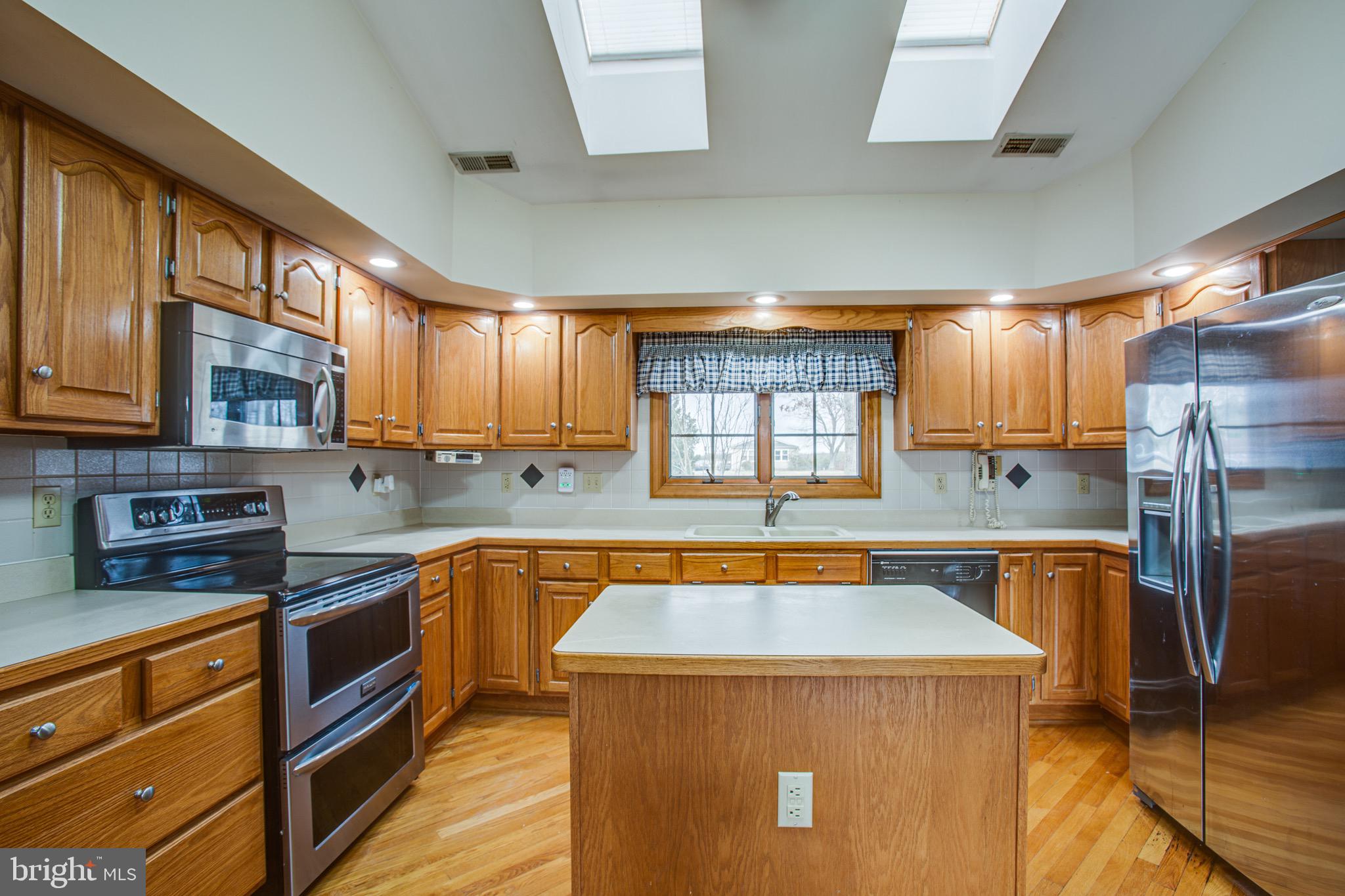 6273 Courthouse Road Spotsylvania, VA 22551 - Photo 6 of 36 Gorgeous kitchen with skylights!