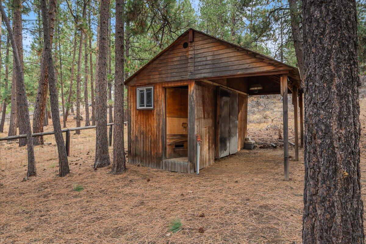 60214 Agate Road Bend, OR 97702 - Photo 27 of 31 Shed