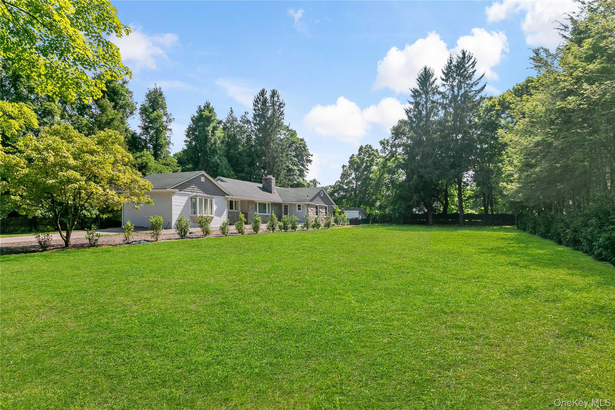461 Bedford Road Armonk, NY 10504 - Photo 4 of 32