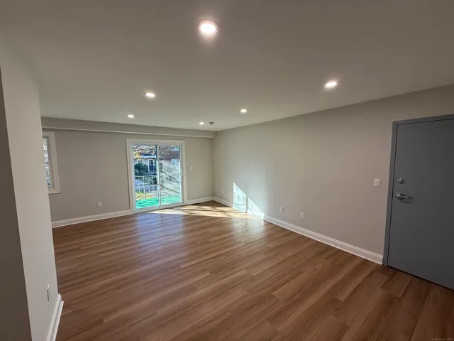 $2,000 | 50 Greenhouse Road, Unit 42A, Bridgeport, CT 06606