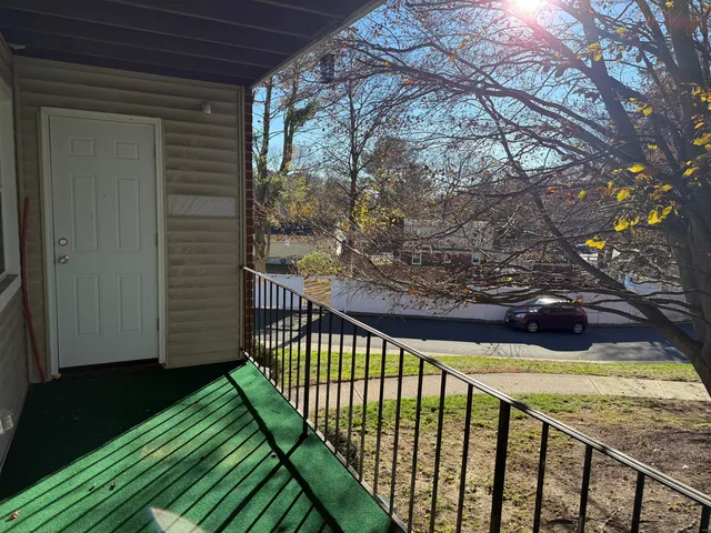 $2,000 | 50 Greenhouse Road, Unit 42A, Bridgeport, CT 06606