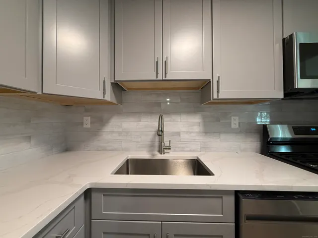 $2,000 | 50 Greenhouse Road, Unit 42A, Bridgeport, CT 06606