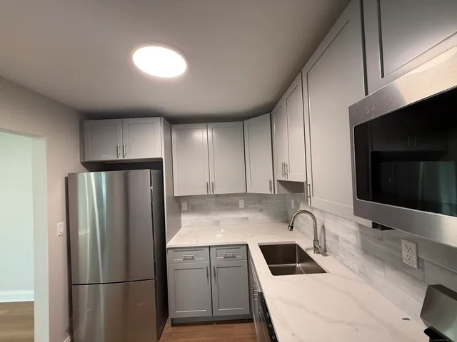 $2,000 | 50 Greenhouse Road, Unit 42A, Bridgeport, CT 06606