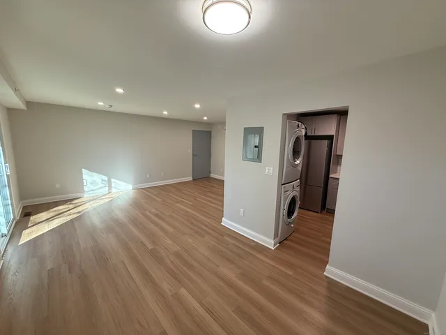 $2,000 | 50 Greenhouse Road, Unit 42A, Bridgeport, CT 06606