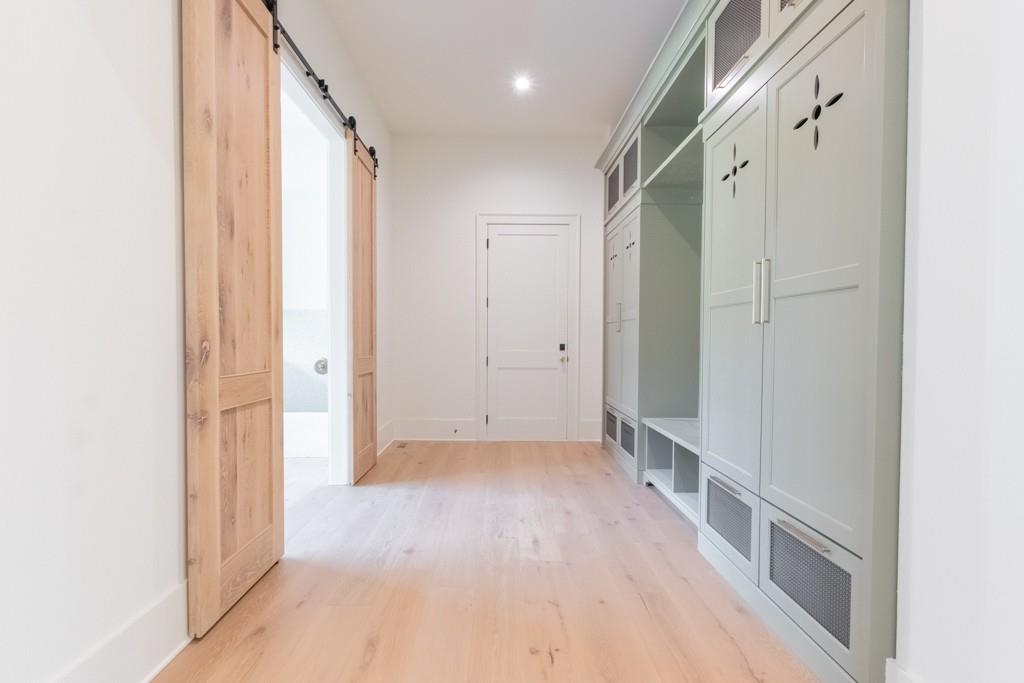 615 Hickory Flat Road Milton, GA 30004 - Photo 29 of 64 a view of hallway with shower