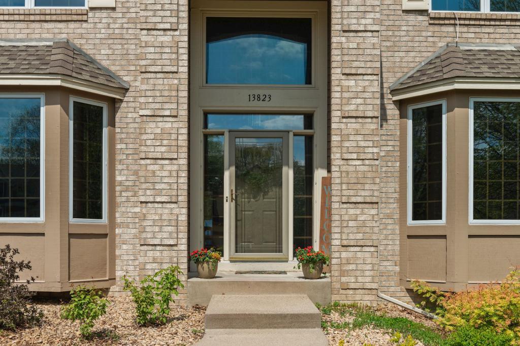 13823 Elkhart Road Apple Valley, MN 55124 - Photo 2 of 43 Gallery Image 2