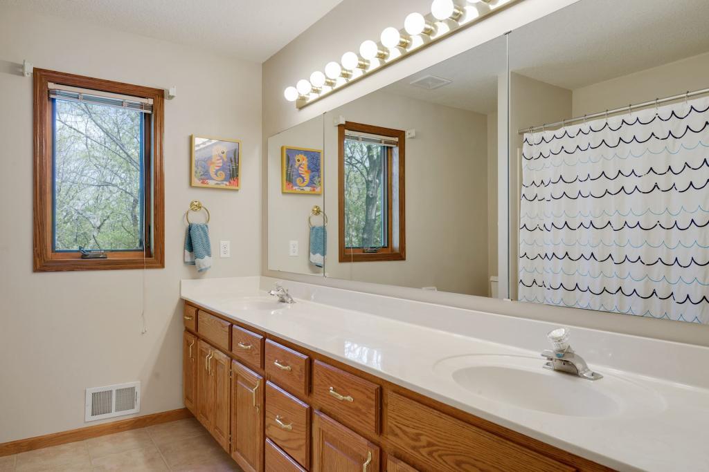 13823 Elkhart Road Apple Valley, MN 55124 - Photo 19 of 43 Gallery Image 19
