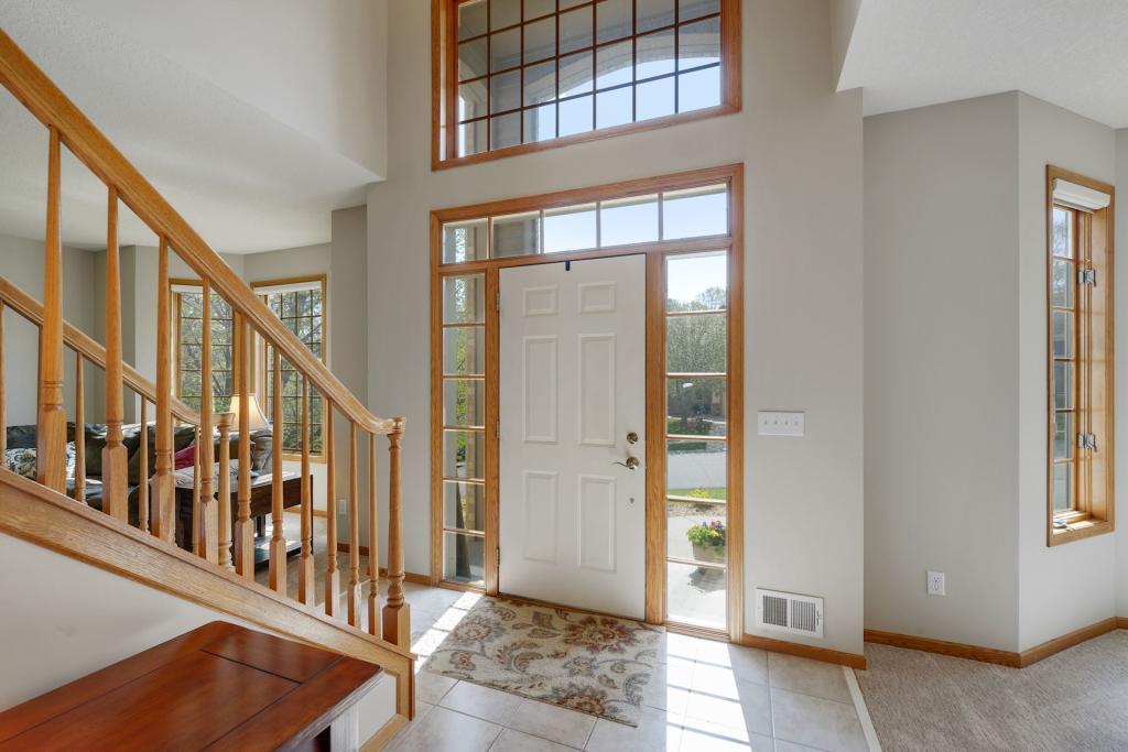 13823 Elkhart Road Apple Valley, MN 55124 - Photo 3 of 43 Gallery Image 3
