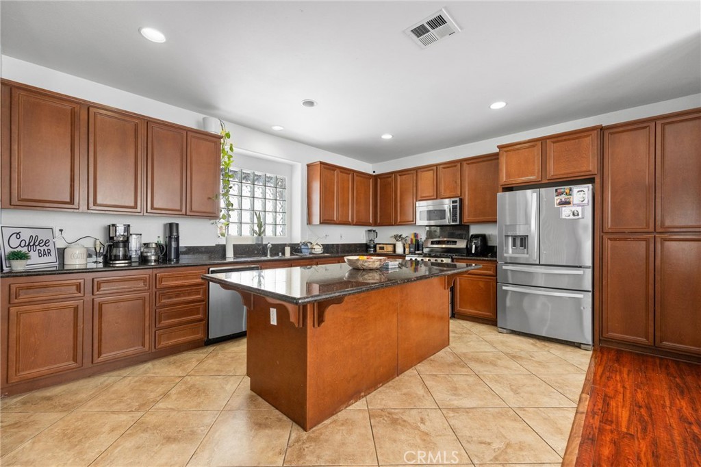 14554 Rochester Avenue Chino, CA 91710 - Photo 9 of 33