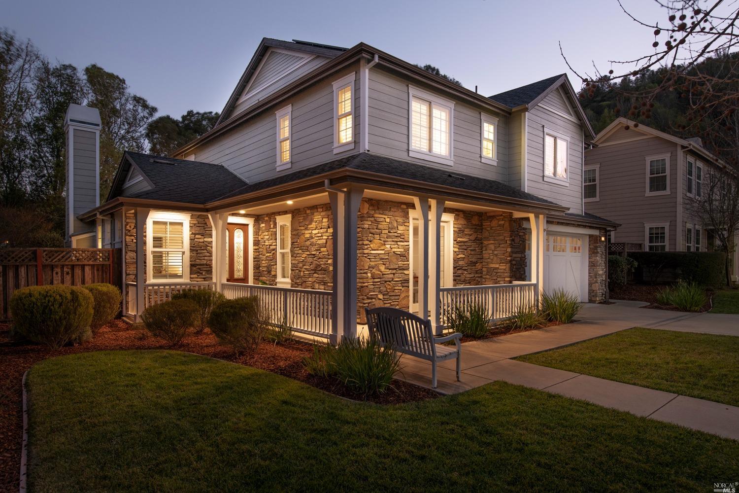 a view of a house with backyard