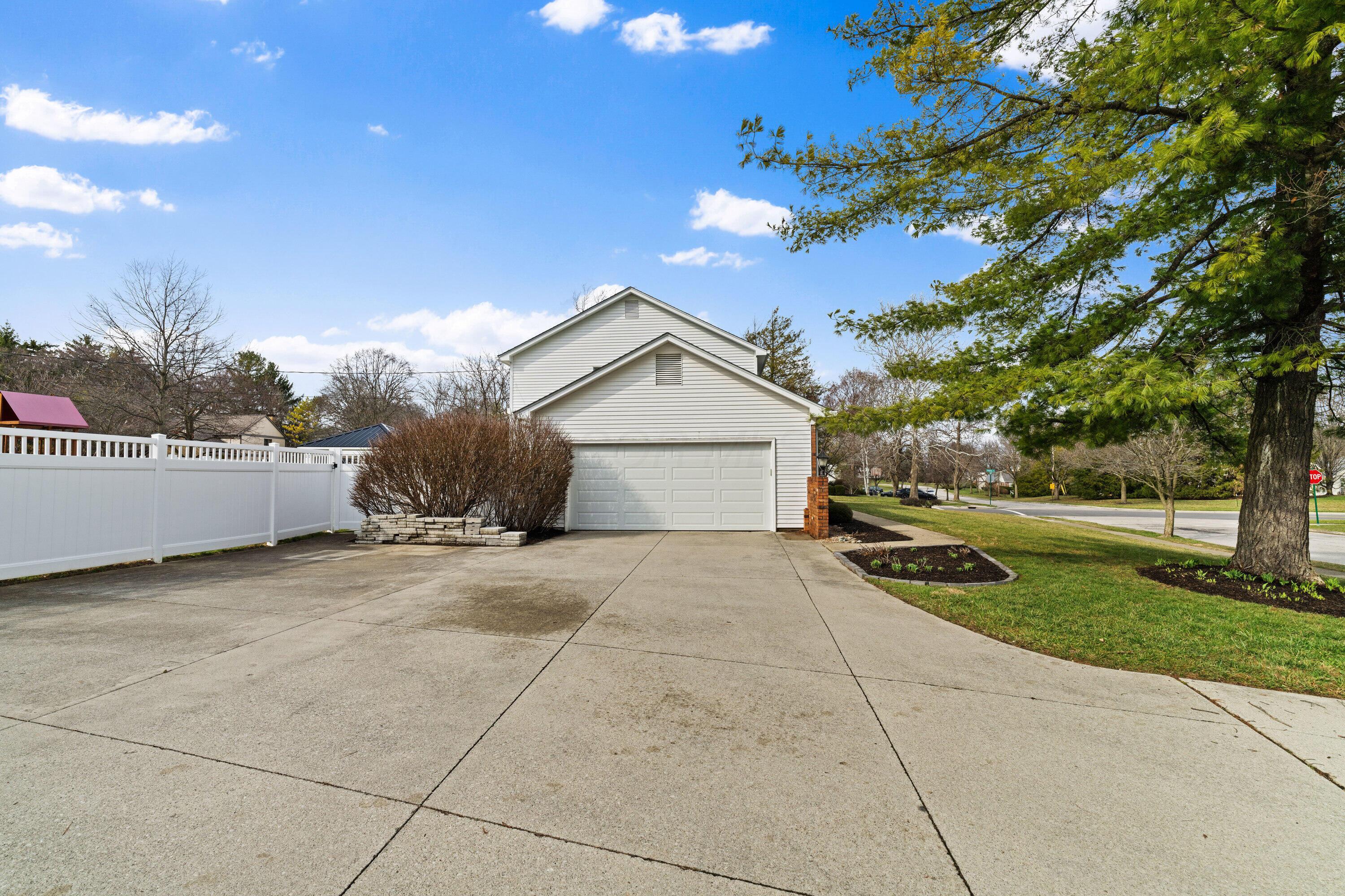 4305 Castleton Road Upper Arlington, OH 43220 - Photo 6 of 78 2 Car Garage