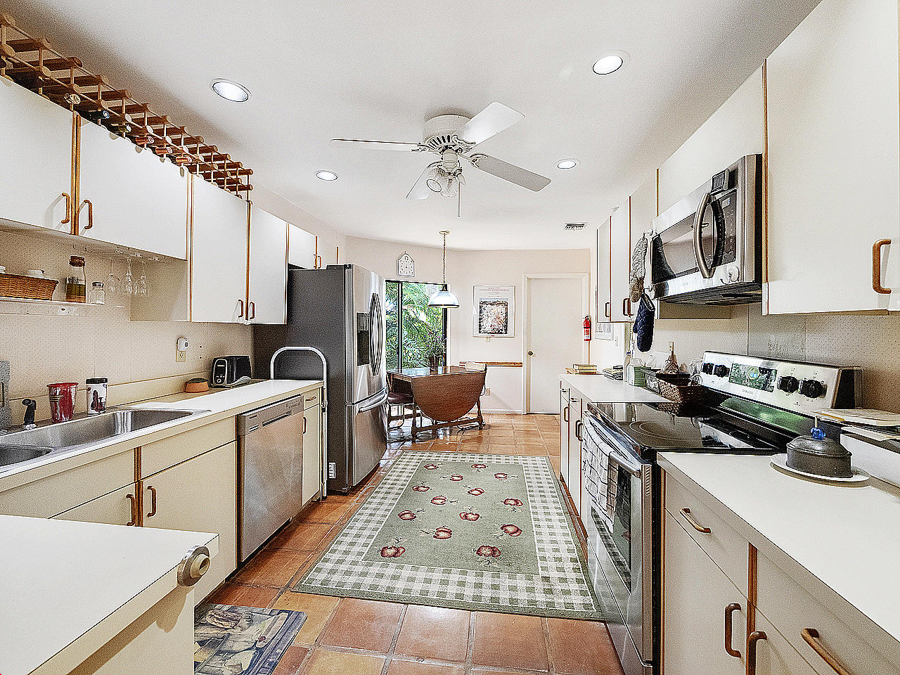 23283 Water Circle Boca Raton, FL 33486 - Photo 5 of 33 Kitchen