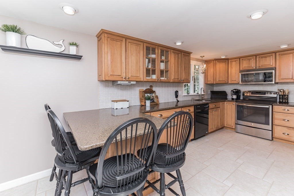 3 Robinhood Road Wareham, MA 02571 - Photo 3 of 35 Gallery Image 3