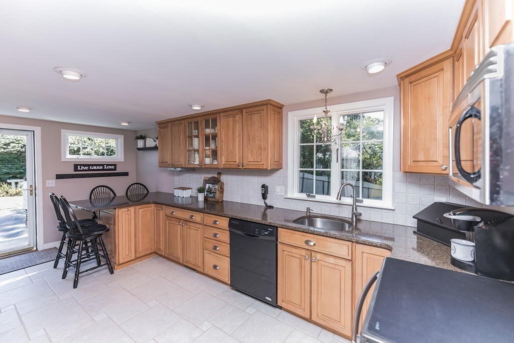 3 Robinhood Road Wareham, MA 02571 - Photo 5 of 35 Gallery Image 5