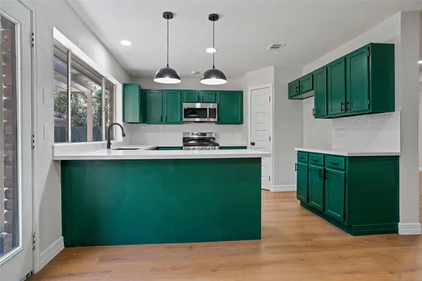 $425,000 | 3 Still Corner Place, Spring, TX 77381