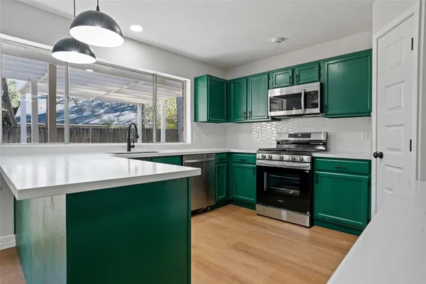 $425,000 | 3 Still Corner Place, Spring, TX 77381