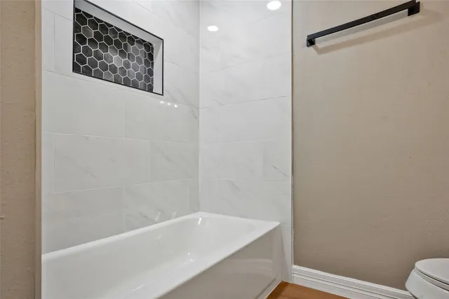 $435,000 | 3 Still Corner Place, Spring, TX 77381