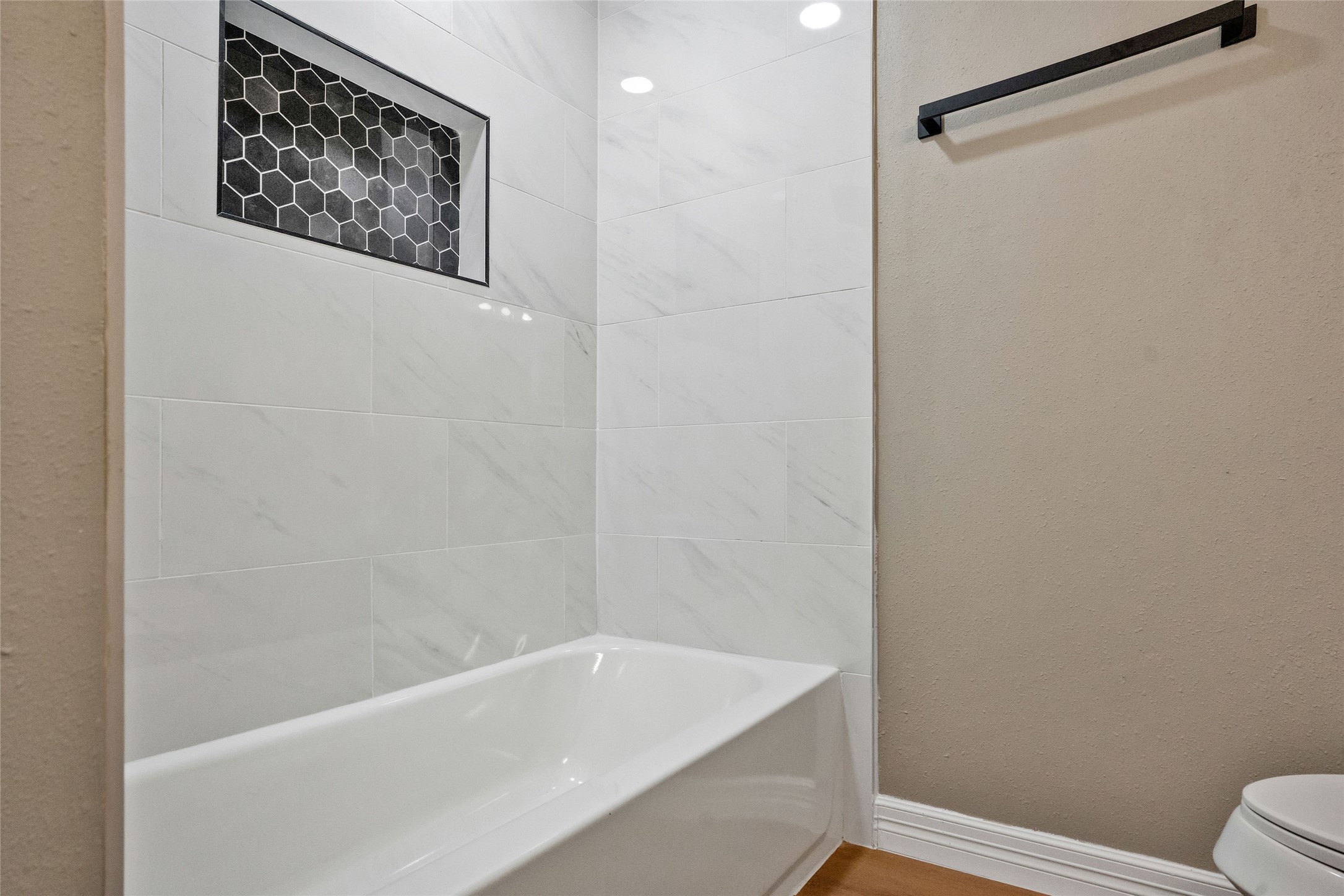 3 Still Corner Place Spring, TX 77381 - Photo 33 of 41 Secondary bathroom offering a tub/shower combination with sleek tile surround and contemporary finishes, ideal for guests or secondary bedrooms.