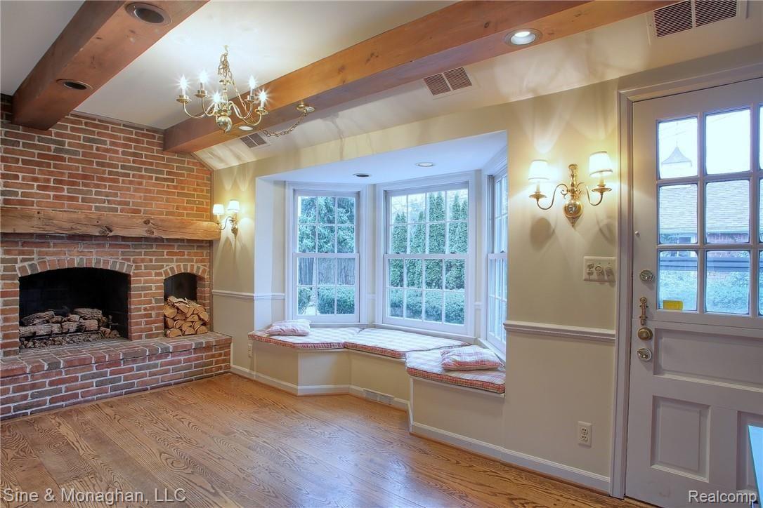 1022 Harvard Road Grosse Pointe, MI 48230 - Photo 8 of 36 17-Breakfast Nook.jpg