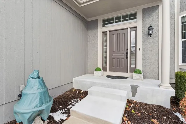 $620,000 | 7702 West 145th Terrace, Overland Park, KS 66223