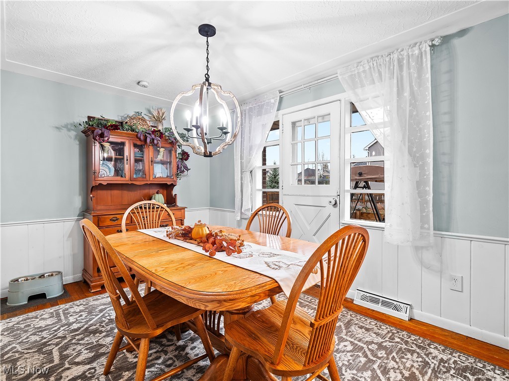 693 Avon Belden Road Avon Lake, OH 44012 - Photo 11 of 36 Dining room