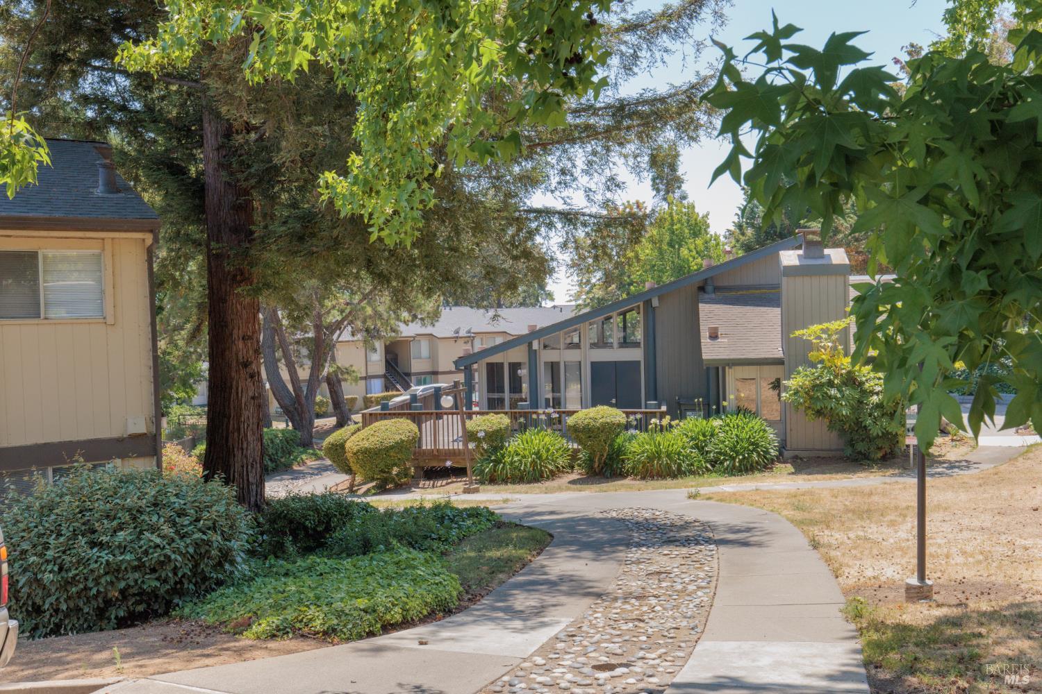 355 Parkview Terrace, Unit B2 Vallejo, CA 94589 - Photo 35 of 42 a front view of a house with garden