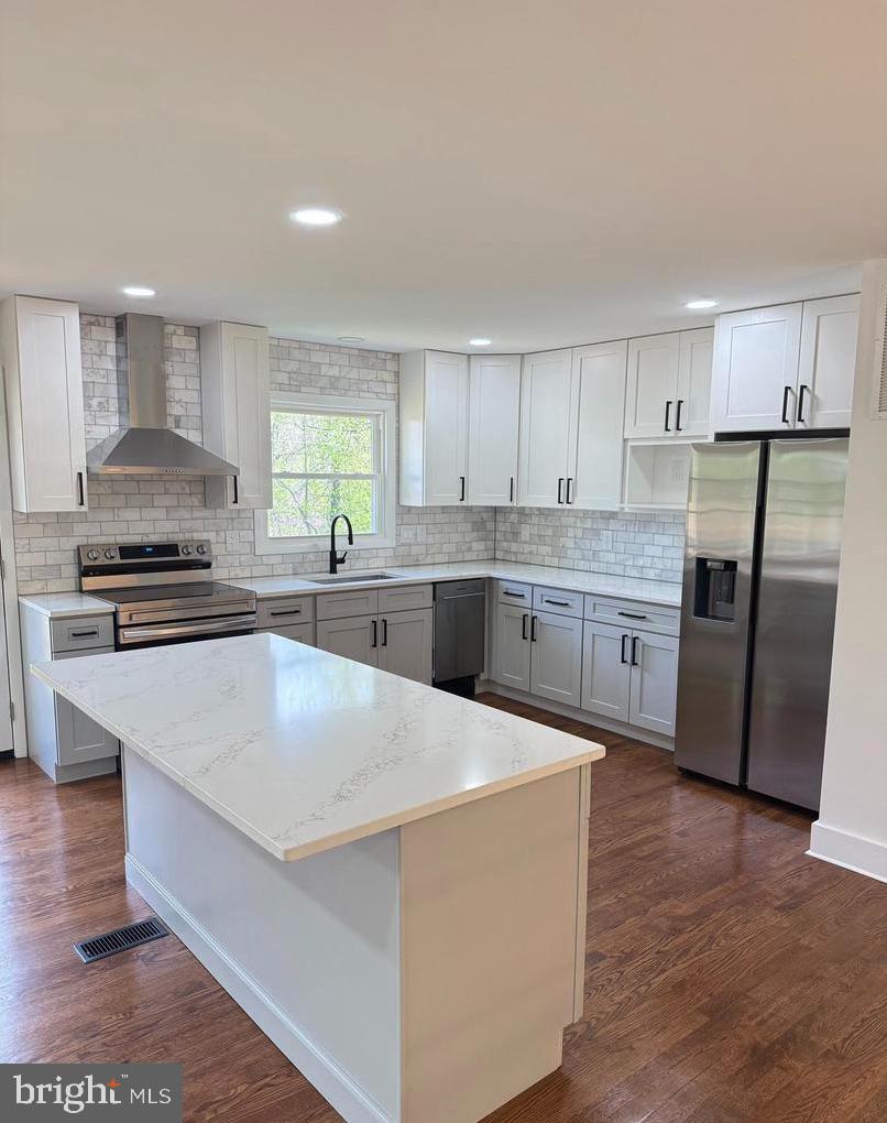 5388 Dumfries Road Warrenton, VA 20187 - Photo 2 of 18
