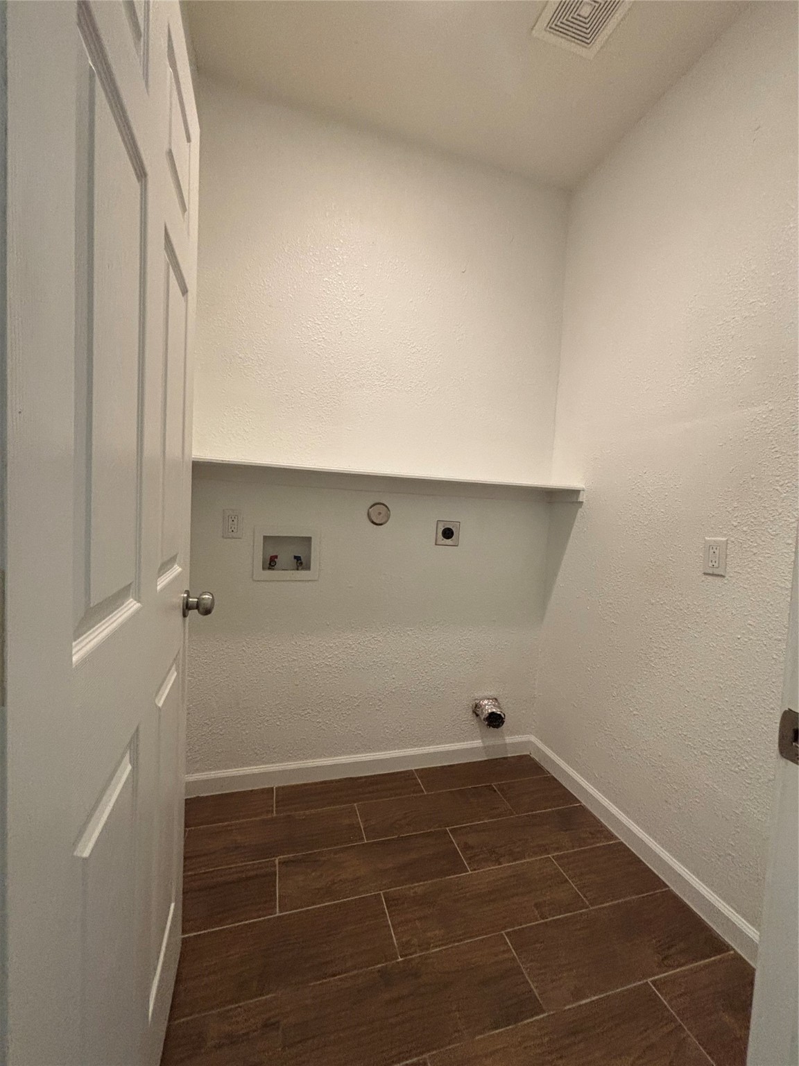 9834 Pelsey Street, Unit B Houston, TX 77029 - Photo 12 of 22 a view of an empty room
