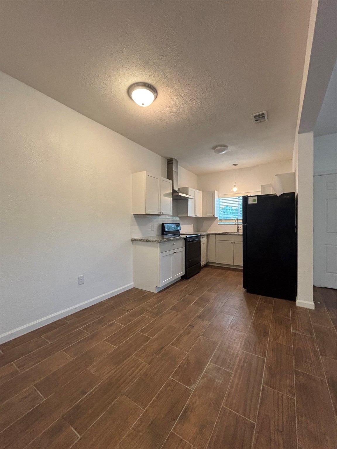 9834 Pelsey Street, Unit B Houston, TX 77029 - Photo 5 of 22 a view of kitchen with refrigerator and microwave