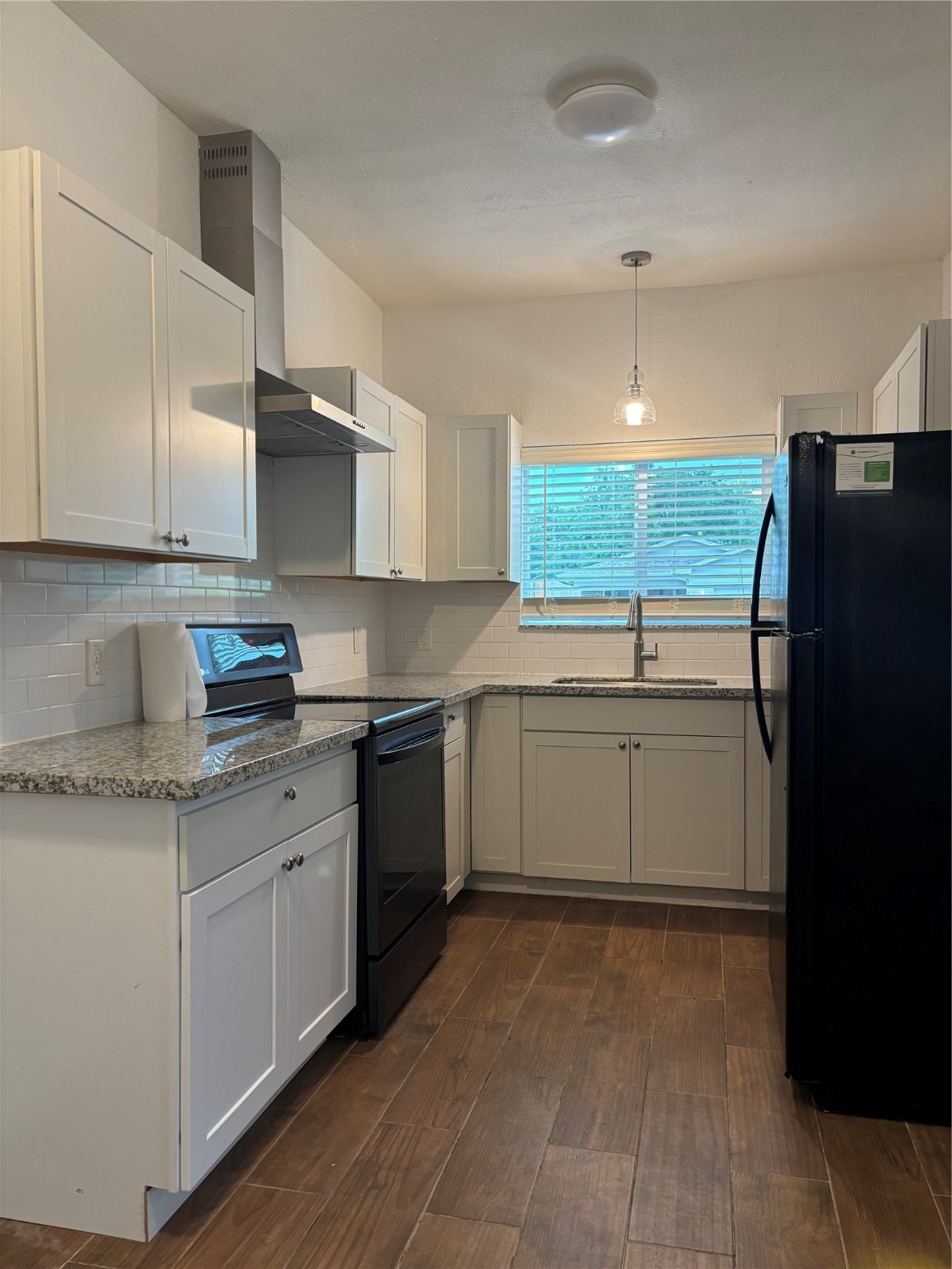 9834 Pelsey Street, Unit B Houston, TX 77029 - Photo 8 of 22 a kitchen with a sink stove and refrigerator