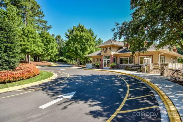 $325,000 | 8320 Highland Glen Drive, Charlotte, NC 28269