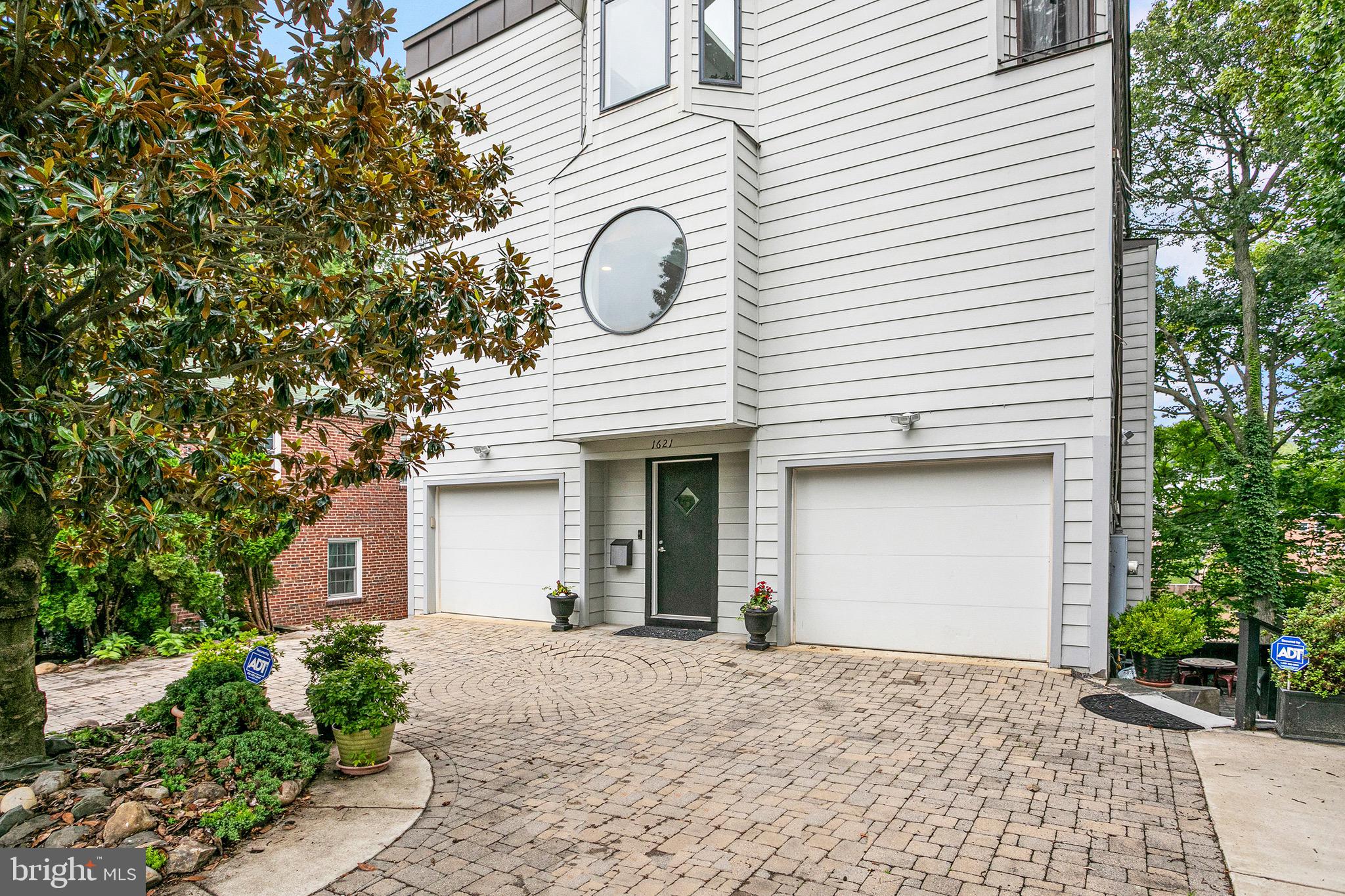 1621 North Colonial Ter  