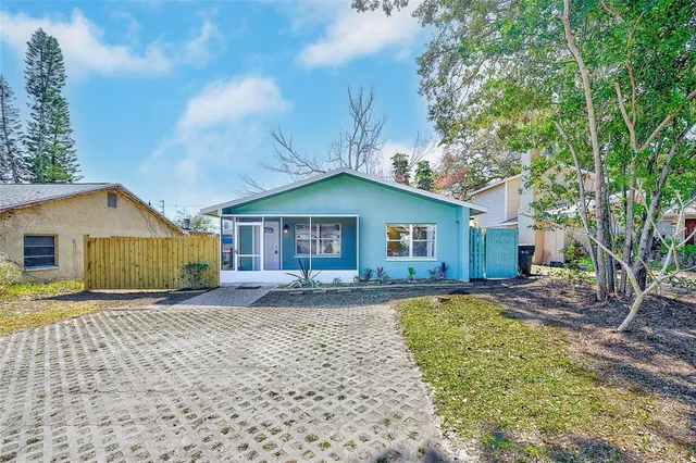 $319,900 | 715 1st Avenue Northeast, Largo, FL 33770