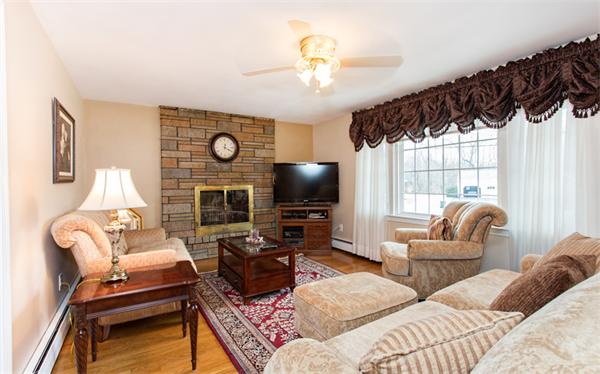 17 Stoneybrook Road Methuen, MA 01844 - Photo 3 of 20 Gallery Image 3