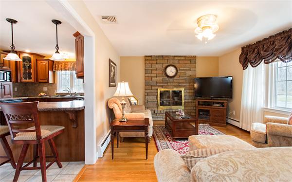 17 Stoneybrook Road Methuen, MA 01844 - Photo 4 of 20 Gallery Image 4