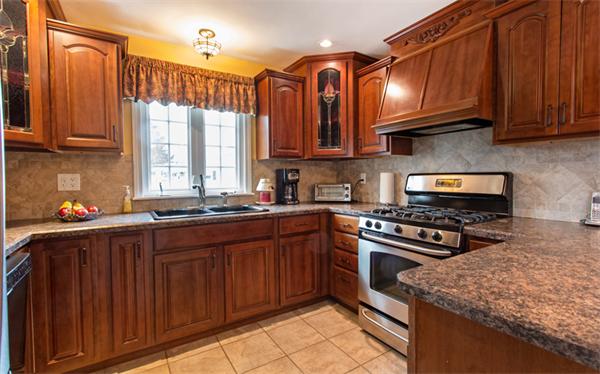 17 Stoneybrook Road Methuen, MA 01844 - Photo 10 of 20 Gallery Image 10