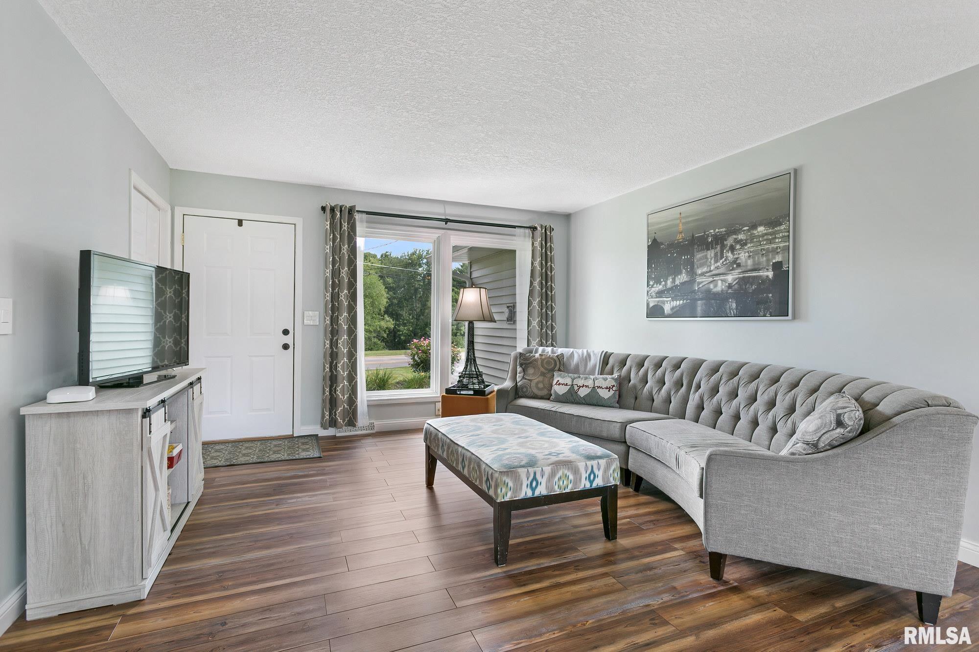 554 Belmont Road Bettendorf, IA 52722 - Photo 5 of 34 Gallery Image 5