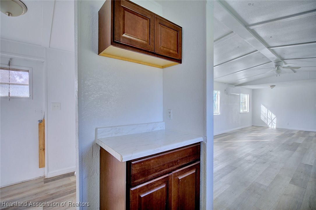 258-264 Griffin Road Wauchula, FL 33873 - Photo 8 of 33 a view of a hallway with entryway