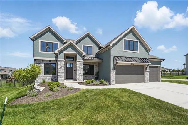 $775,000 | 1312 Northwest 107th Terrace, Kansas City, MO 64155